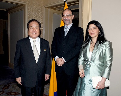 2009.8.10.Ecuador Ambassador.jpg